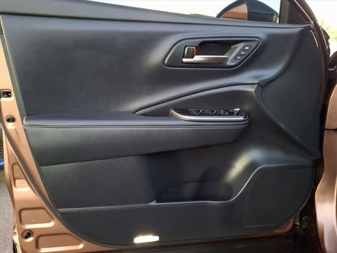 Certified 2025 Toyota Crown Signia image 18