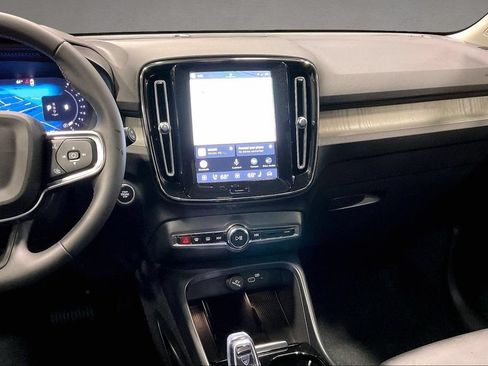 Certified 2024 Volvo XC40 B5 Plus AWD/4WD image 9