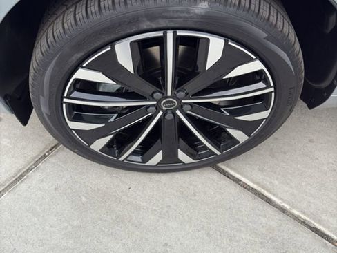 New 2026 Volvo XC60 T8 Ultra w/ Protection Package Premier image 17