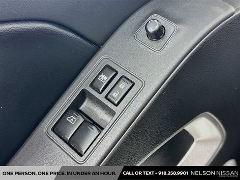 Used 2025 Nissan Frontier SV w/ SV Convenience Package RWD image 17