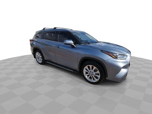 Used 2021 Toyota Highlander Limited FWD image 2