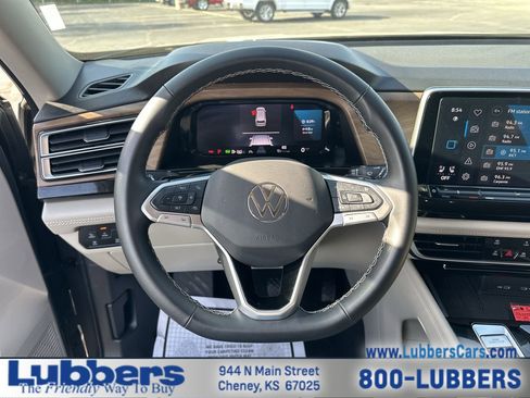 Used 2025 Volkswagen Atlas SE AWD/4WD image 14