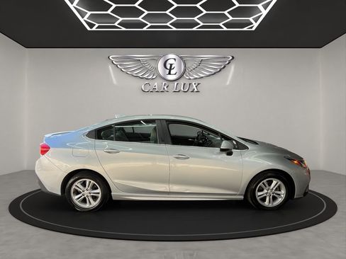 Used 2018 Chevrolet Cruze LT w/ Convenience Package image 7