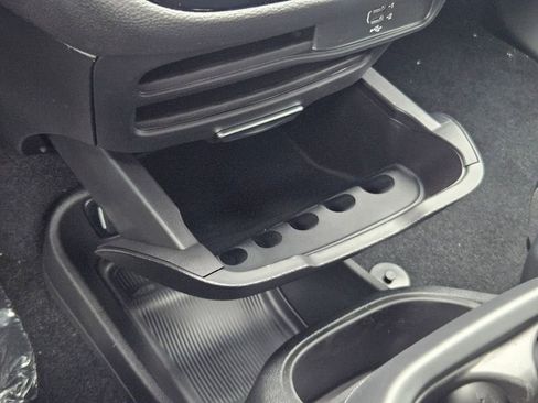 New 2026 Chrysler Pacifica Select FWD image 38