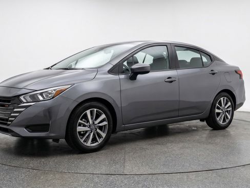 Used 2025 Nissan Versa SV FWD image 3