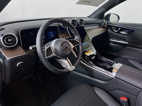 New 2025 Mercedes-Benz GLC 300 4MATIC image 9