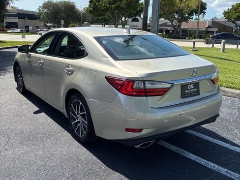 Used 2017 Lexus ES 350 w/ Luxury Package FWD image 2