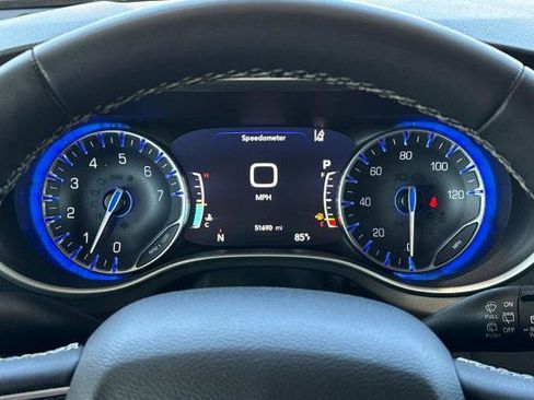 Used 2023 Chrysler Pacifica Touring-L FWD image 36