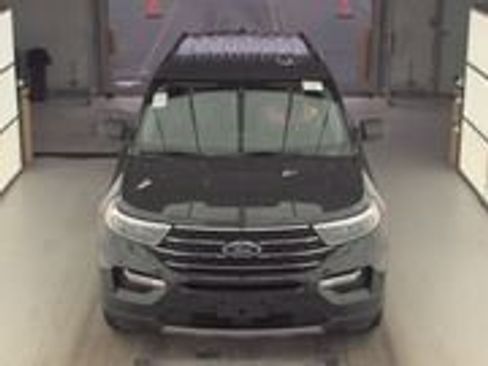 Used 2022 Ford Explorer XLT w/ Equipment Group 202A image 2