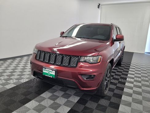 Used 2020 Jeep Grand Cherokee Altitude RWD image 15