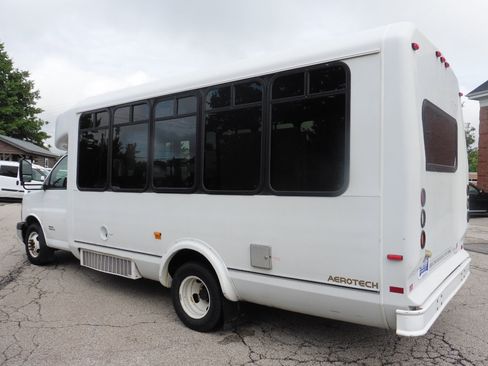 Used 2014 Chevrolet Express 4500 w/ Shuttle Bus Package image 2