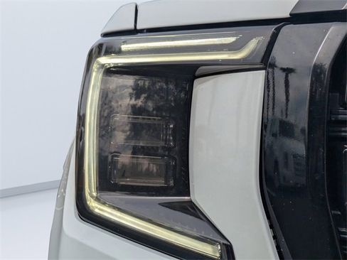 Used 2021 GMC Yukon AT4 w/ AT4 Premium Plus Package image 9