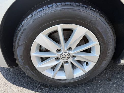 Used 2015 Volkswagen Golf S FWD image 14