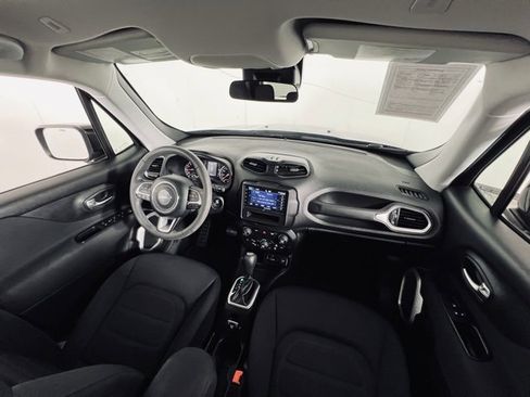 Used 2018 Jeep Renegade Latitude image 18