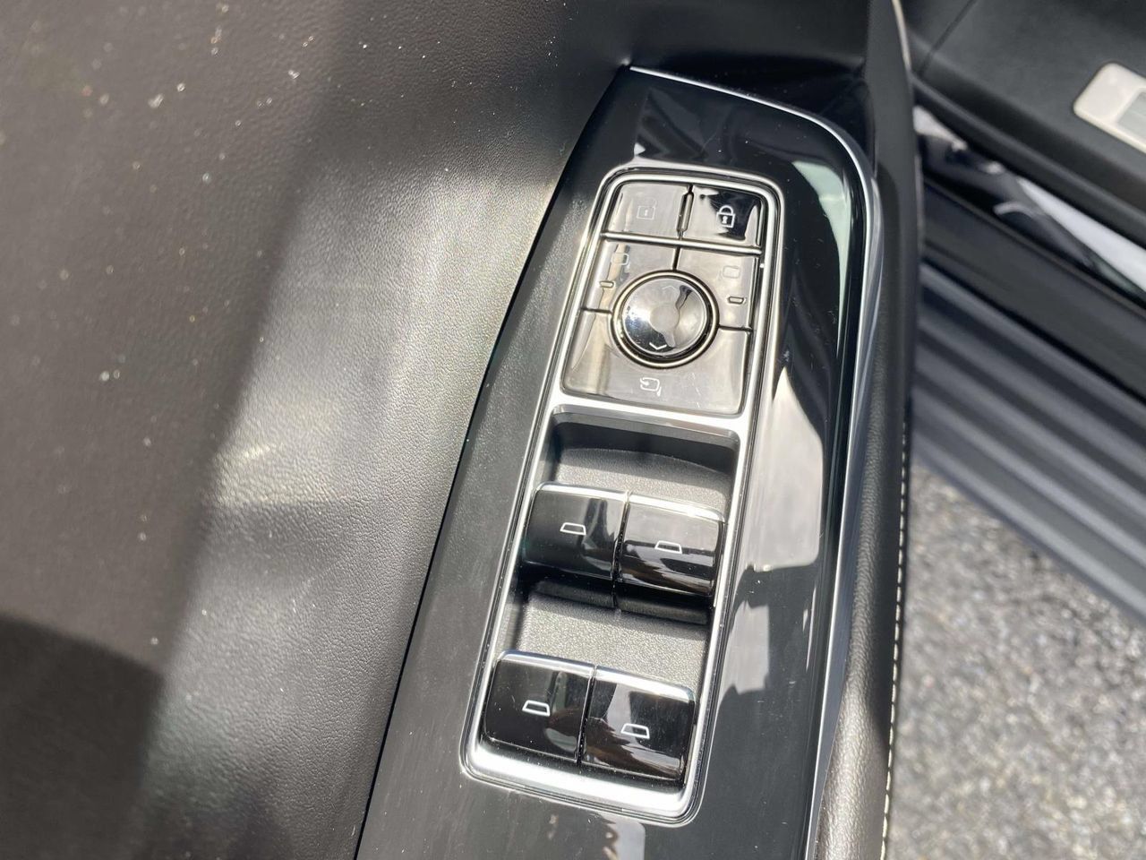 Used 2025 Cadillac Escalade V w/ LPO, ONYX Package AWD/4WD image 19