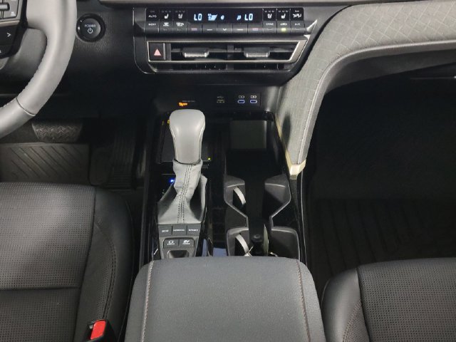 Used 2025 Toyota Camry XLE w/ Premium Plus Package FWD image 25