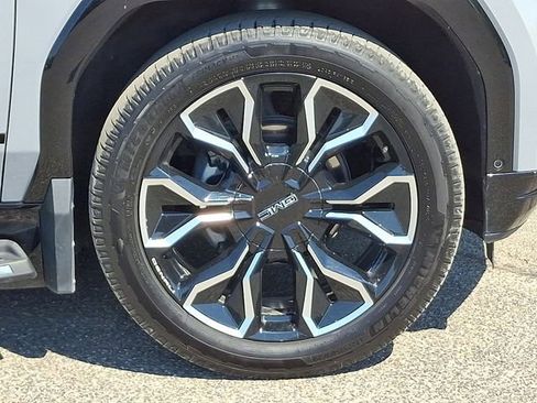Used 2024 GMC Sierra EV Denali AWD/4WD image 26