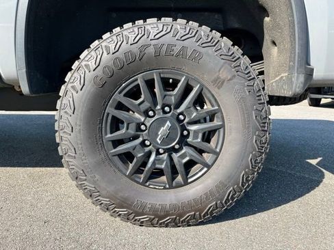 Used 2025 Chevrolet Silverado 2500 ZR2 w/ Technology Package AWD/4WD image 14