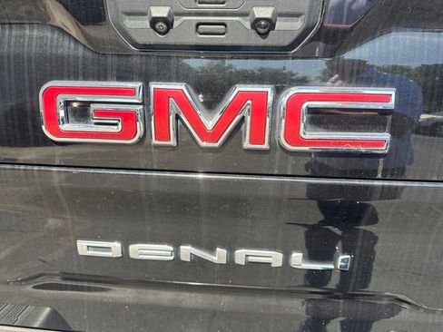 Certified 2022 GMC Sierra 2500 Denali w/ Denali Black Diamond Edition AWD/4WD image 28
