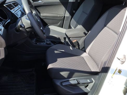 Used 2020 Volkswagen Tiguan S image 41