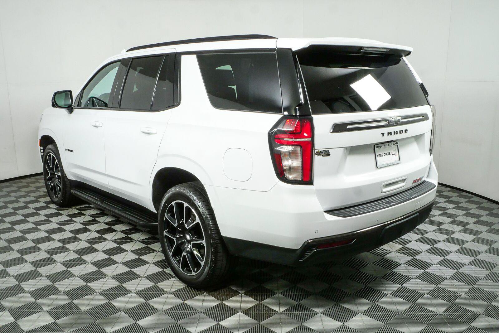 Used 2021 Chevrolet Tahoe RST w/ Luxury Package RWD image 32