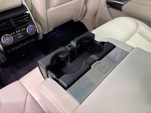 Used 2023 Land Rover Range Rover SE image 26