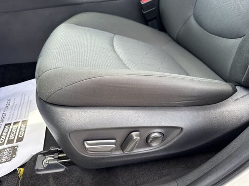 Used 2025 Toyota RAV4 XLE FWD image 12
