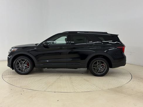Certified 2025 Ford Explorer ST-Line w/ Premium Package AWD/4WD image 2