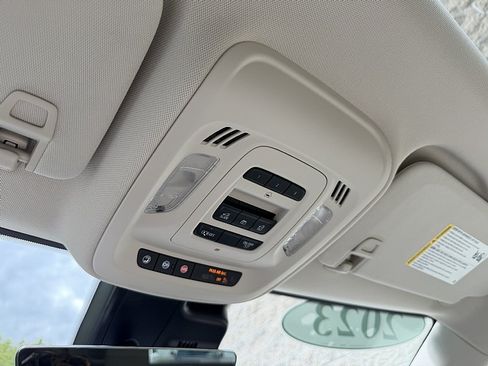 Used 2023 Buick Envision Avenir AWD/4WD image 20