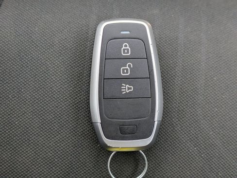 Used 2022 Chevrolet Trax LT w/ LT Convenience Package AWD/4WD image 29