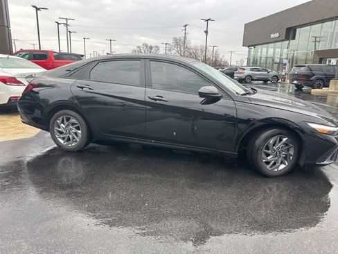 Used 2024 Hyundai Elantra SEL image 22