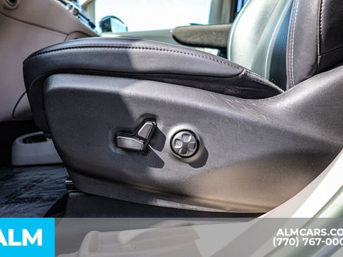 Used 2024 Chrysler Pacifica Touring-L image 28