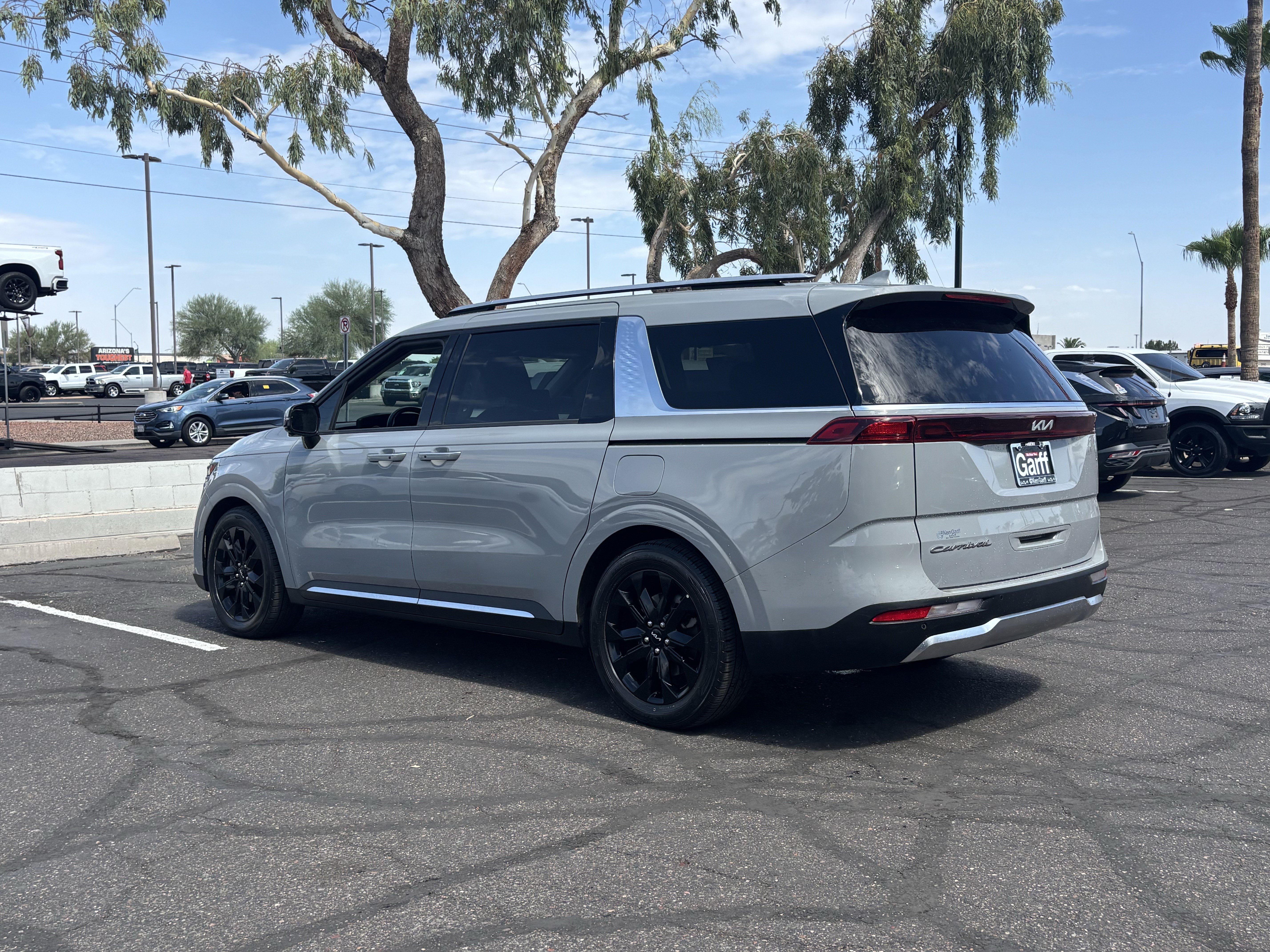 Used 2022 Kia Carnival SX FWD image 5