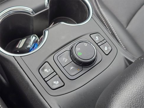 Used 2022 GMC Terrain SLT w/ Infotainment Package II image 26