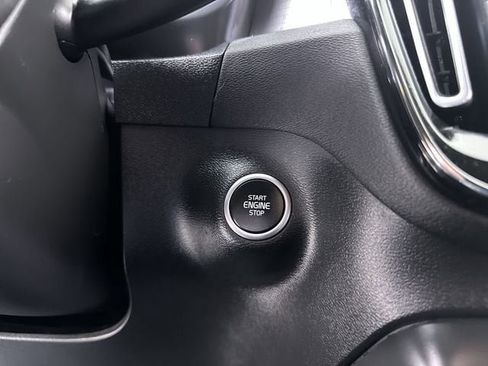 Used 2023 Volvo XC40 B5 Core image 46