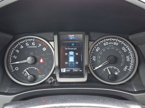 Used 2023 Toyota Tacoma TRD Off-Road w/ TRD Premium Off Road Package AWD/4WD image 20