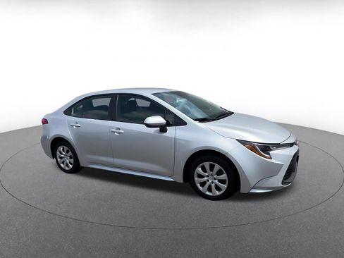 Used 2025 Toyota Corolla LE FWD image 2