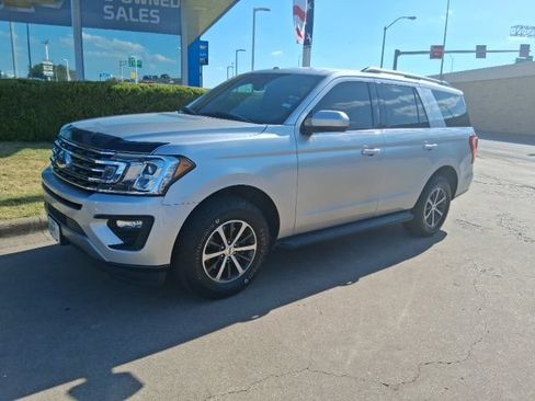 Used 2019 Ford Expedition XLT RWD image 2