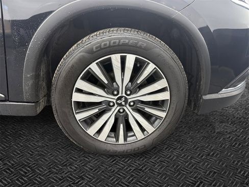 Used 2020 Mitsubishi Outlander ES image 11