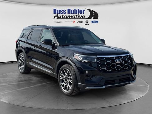 Used 2025 Ford Explorer Platinum w/ Ultimate Package AWD/4WD image 9