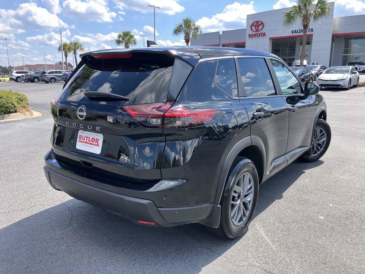 Used 2026 Nissan Rogue S FWD image 5