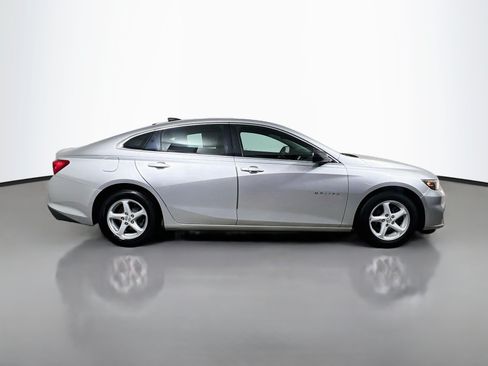 Used 2018 Chevrolet Malibu LS FWD image 3