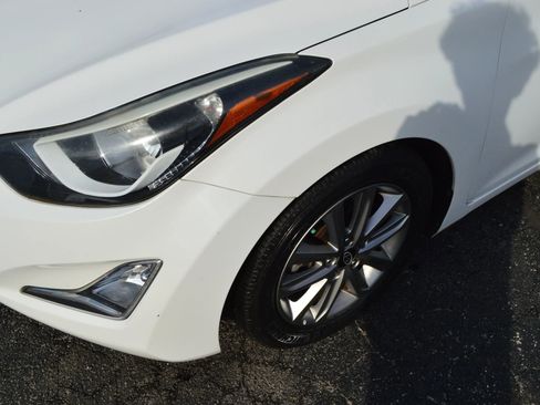 Used 2014 Hyundai Elantra SE w/ Option Group 02 FWD image 3