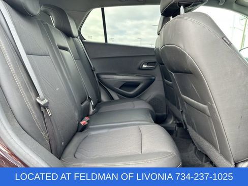Used 2022 Chevrolet Trax LT w/ LT Convenience Package image 24