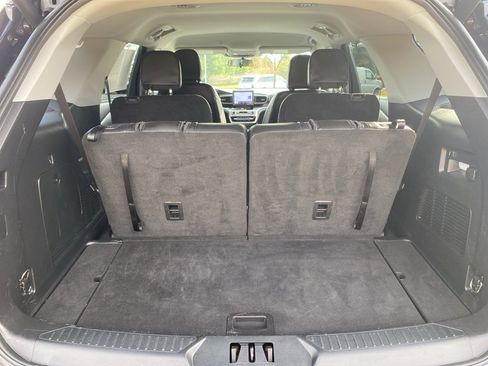 Used 2022 Ford Explorer XLT w/ Equipment Group 202A image 17