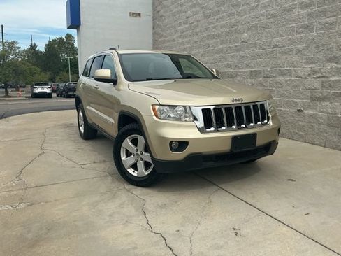 Used 2011 Jeep Grand Cherokee Laredo AWD/4WD image 1