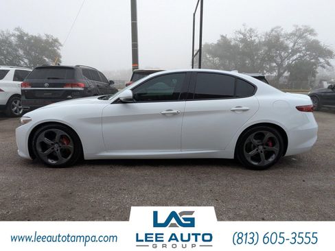 Used 2018 Alfa Romeo Giulia image 6
