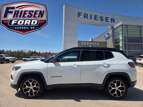 Used 2024 Jeep Compass Limited AWD/4WD image 4