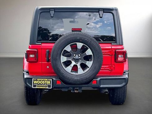 Used 2018 Jeep Wrangler Unlimited Sahara w/ Cold Weather Group AWD/4WD image 6