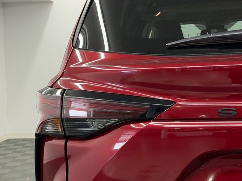 New 2026 Toyota Sienna XLE FWD image 12